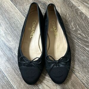 CHANEL Cap Toe  Flats 35.5 (Authentic)